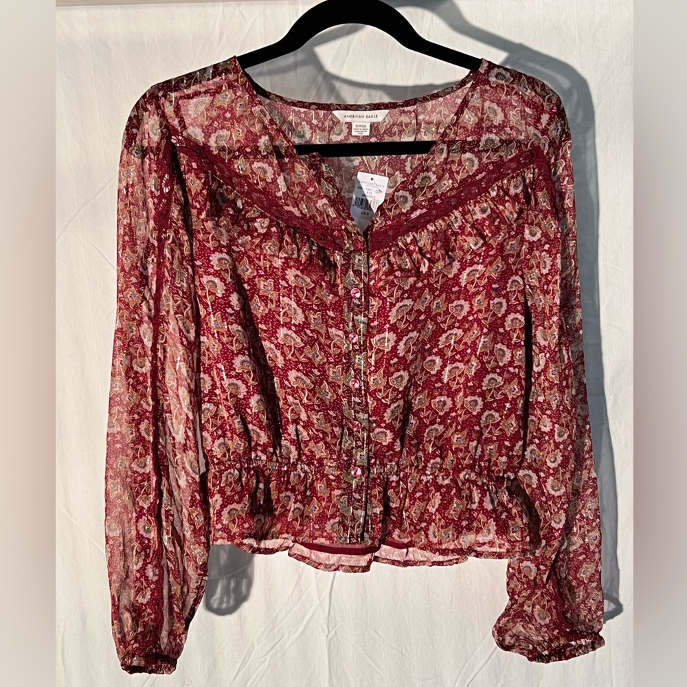 NWT American Eagle Size S peplum style with metallic gold threading
